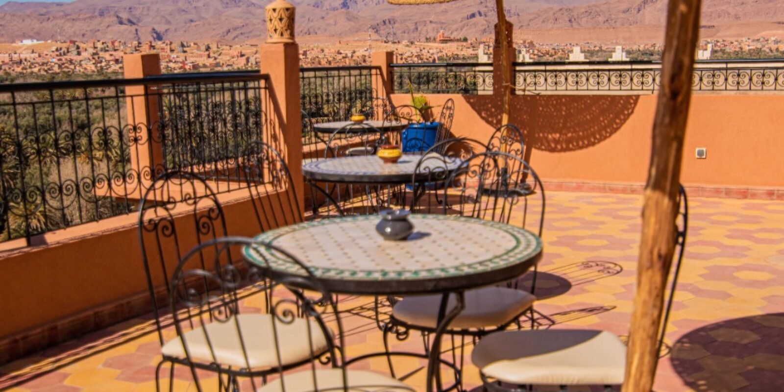 RoofTop avec vue panoramique palmeraie et Atlas