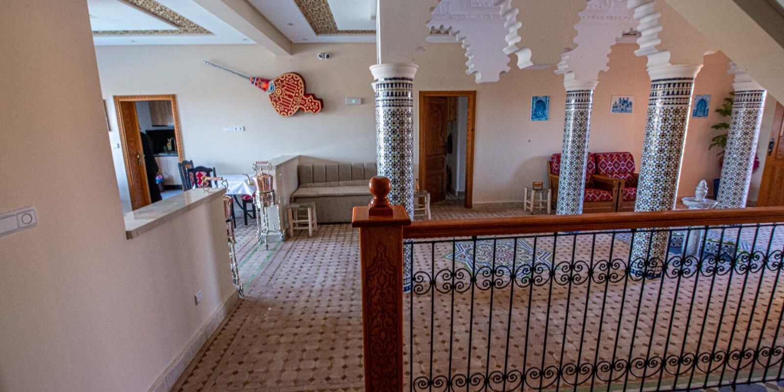Architecture traditionnelle avec zellige et décoration typique