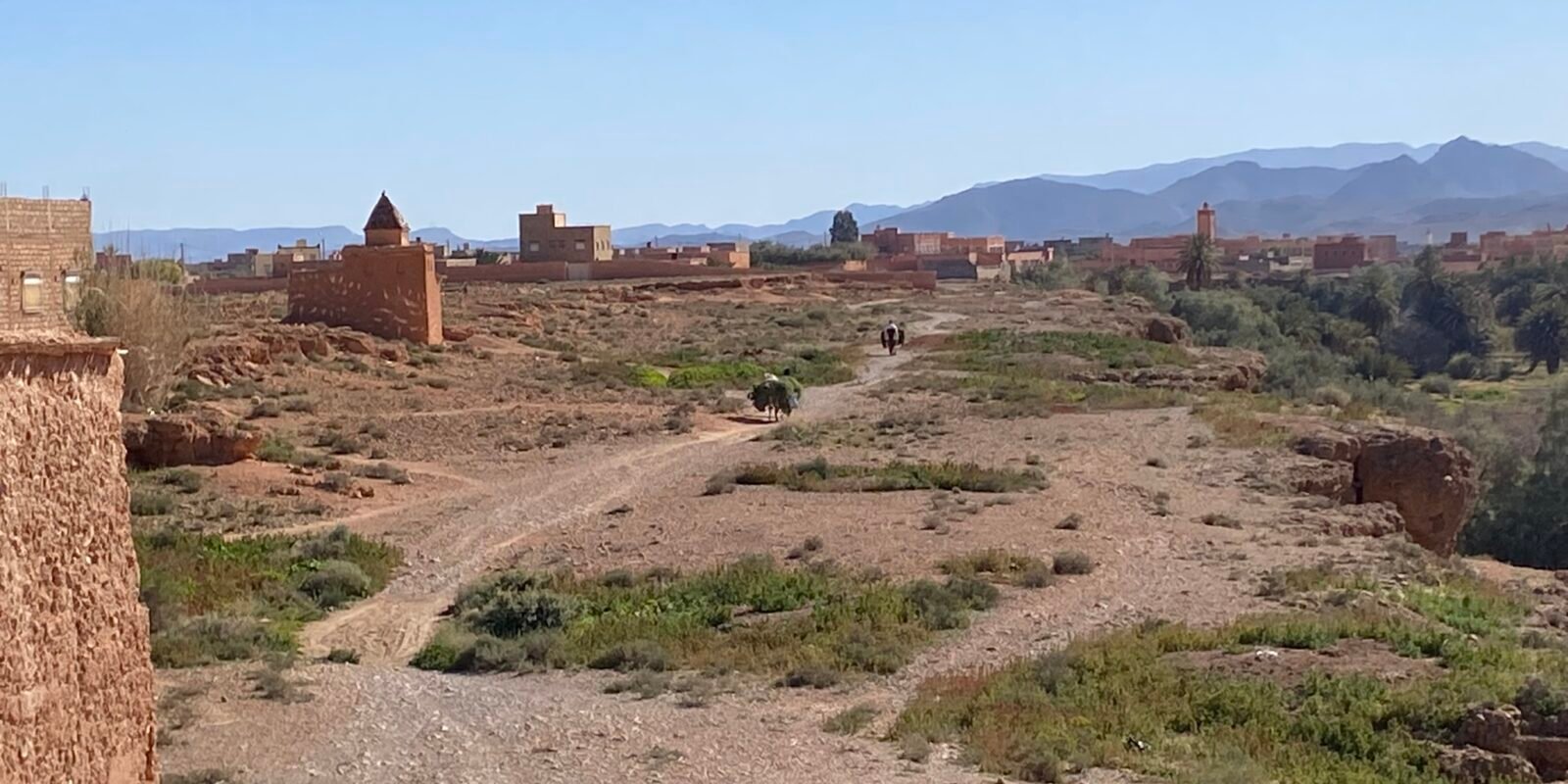 Vue et chemin depuis la maison IGRANE